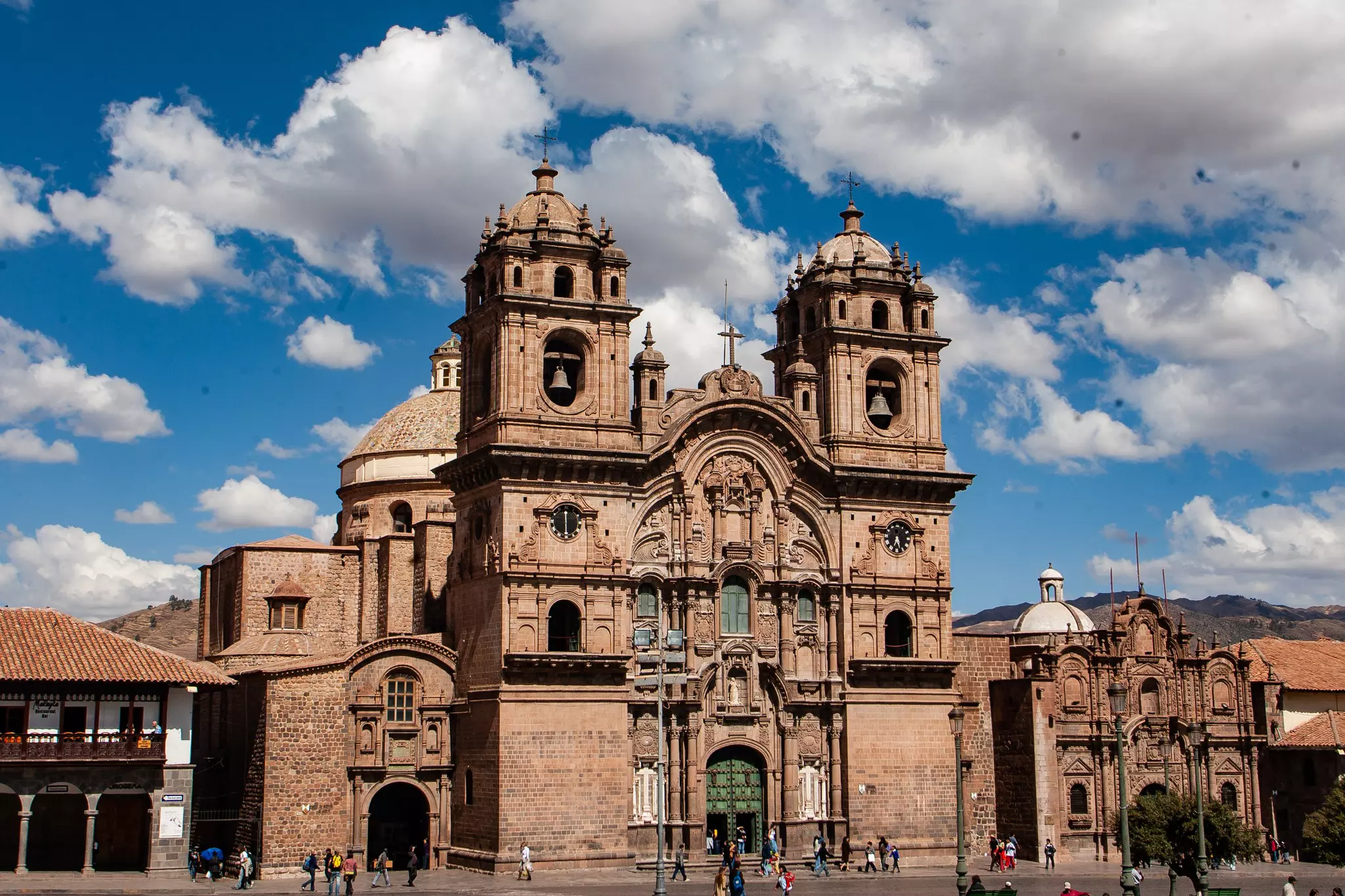  The Plaza de Armas and the Templo de la Campañía de Jesús are center stage for religious and cultural celebrations in Cusco © sharptoyou / Shutterstock
