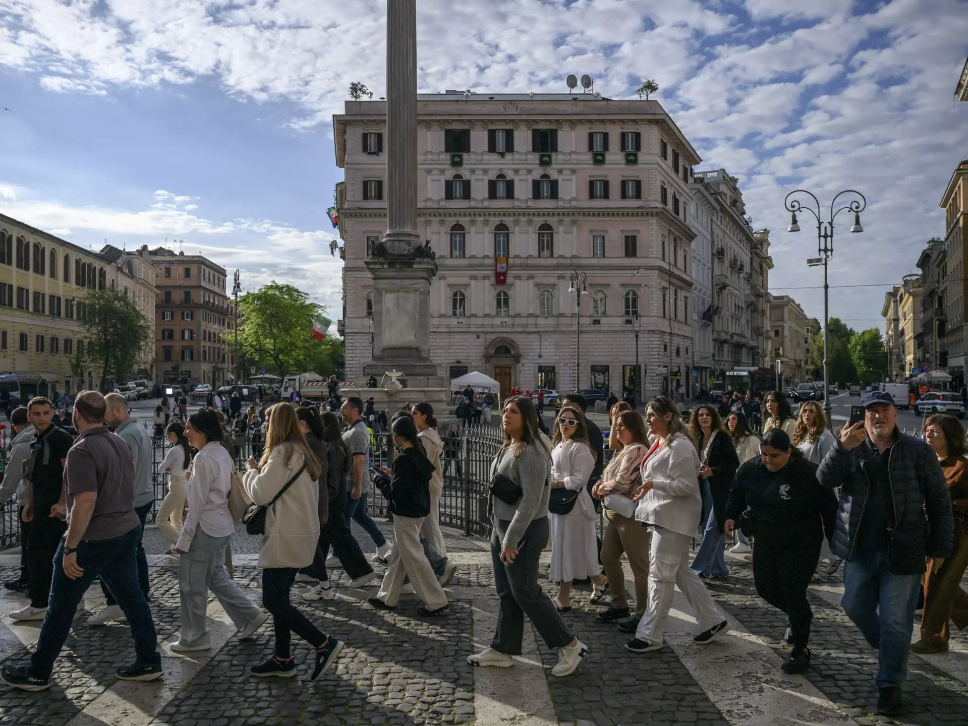 ROME, ITALY - APRIL 27: Faithful queue to see the tomb of Pope Francis on the first day of its opening to the public in Santa Maria Maggiore Basilica, on April 27, 2025 in Rome, Italy. Funeral rites for the late Pope Francis are held for nine days afte...