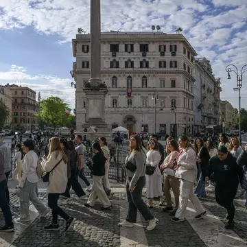 ROME, ITALY - APRIL 27: Faithful queue to see the tomb of Pope Francis on the first day of its opening to the public in Santa Maria Maggiore Basilica, on April 27, 2025 in Rome, Italy. Funeral rites for the late Pope Francis are held for nine days afte...