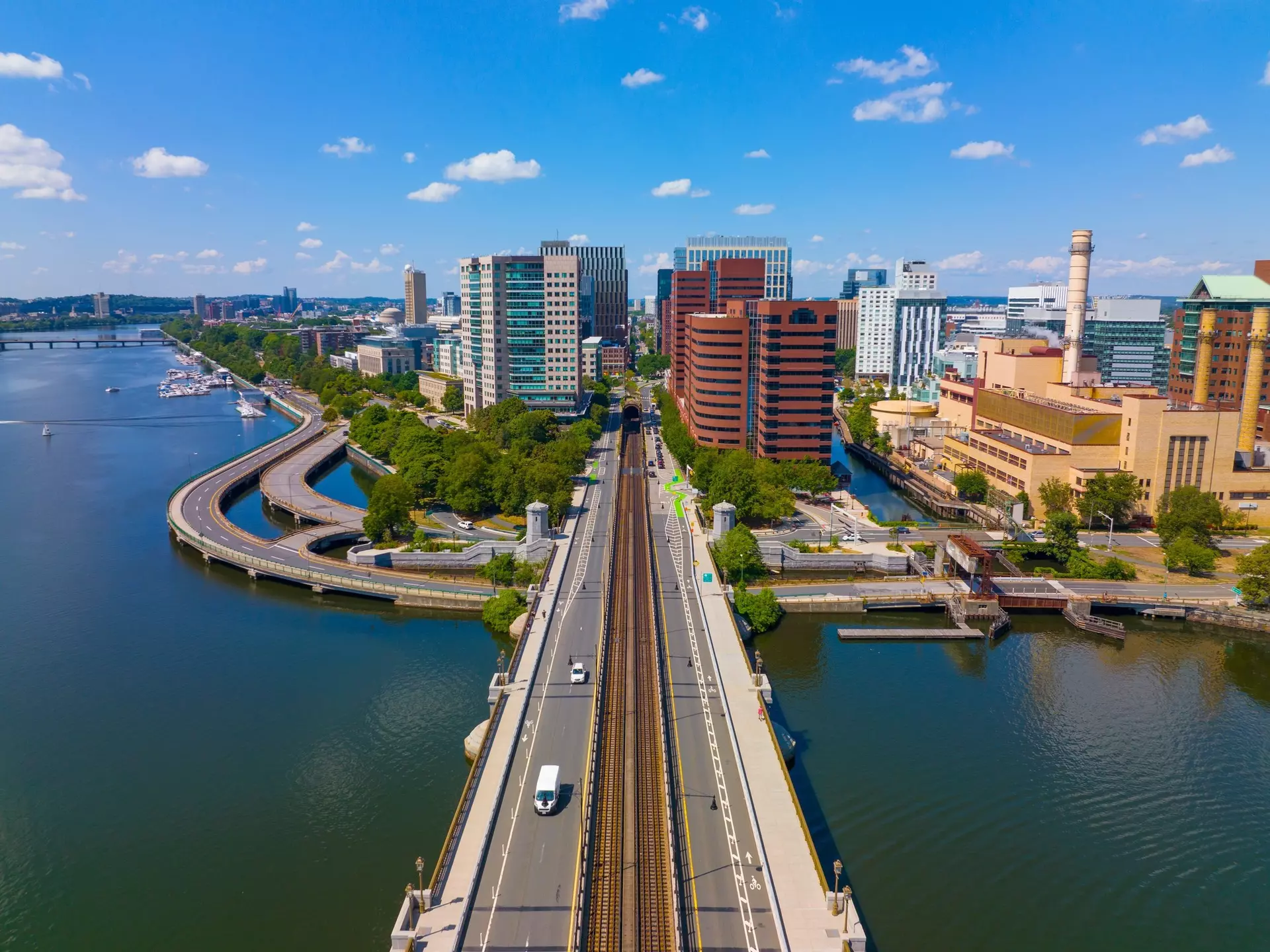 Longfellow Bridge, Boston, MA. Wangkun Jia/Shutterstock