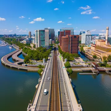 Longfellow Bridge, Boston, MA. Wangkun Jia/Shutterstock