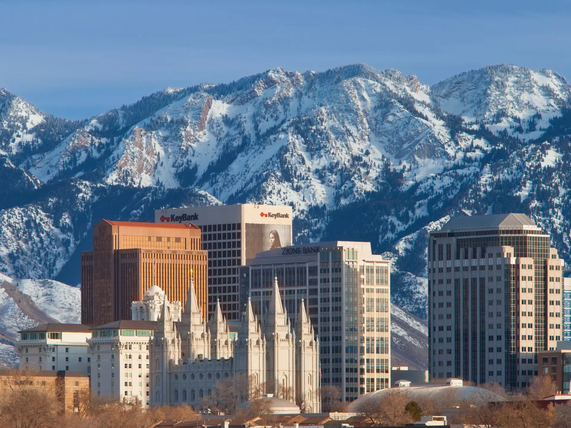Mormon Tabernacle and buildings of Salt Lake City with the Wasatch Mountains beyond, Utah USA. Image shot 2012. Exact date unknown.