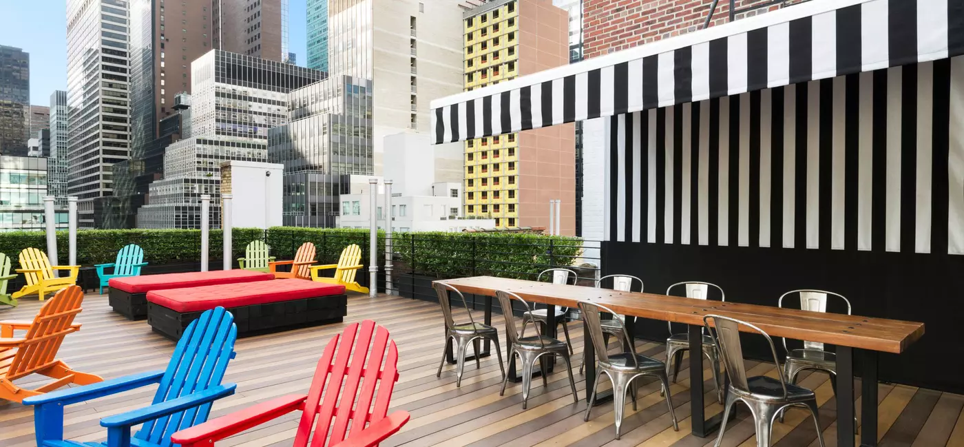 Pod Hotels courtesy images
Rooms + common spaces in Pod 51
To be used in "The best budget-friendly hotels in NYC"