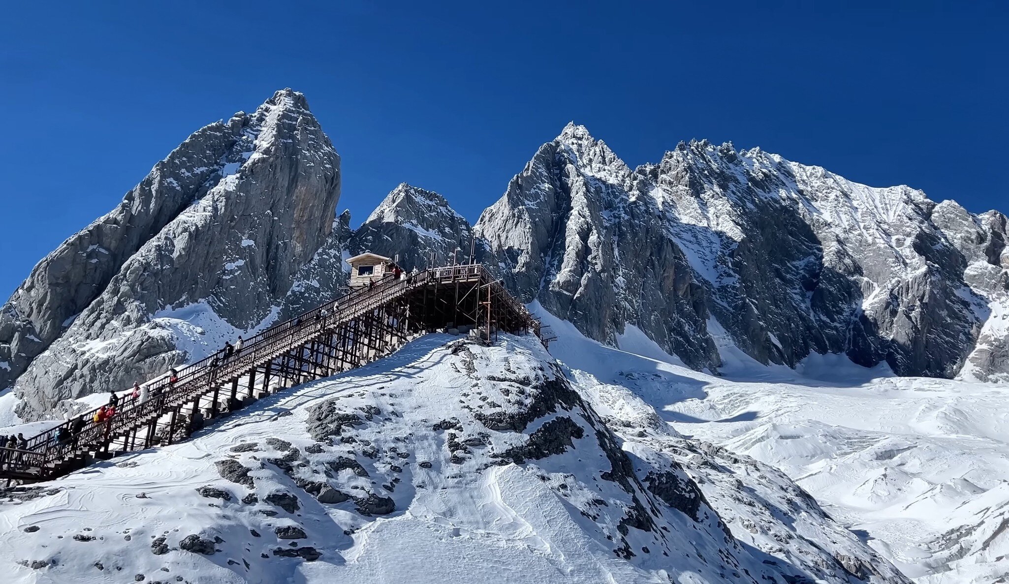 Image of stunning peaks and a walking trail on the Jade Dragon Snow Mountain, also known as Yulong Snow Mountain, near Lijiang in Yunnan, China. , License Type: media, Download Time: 2026-09-02T17:22:06.000Z, User: LP_NZhan, Editorial: false, purchase_order: 65050 - Digital Destinations and Articles, job: App Content, client: Lonely Planet App, other: Nadine Zhan 