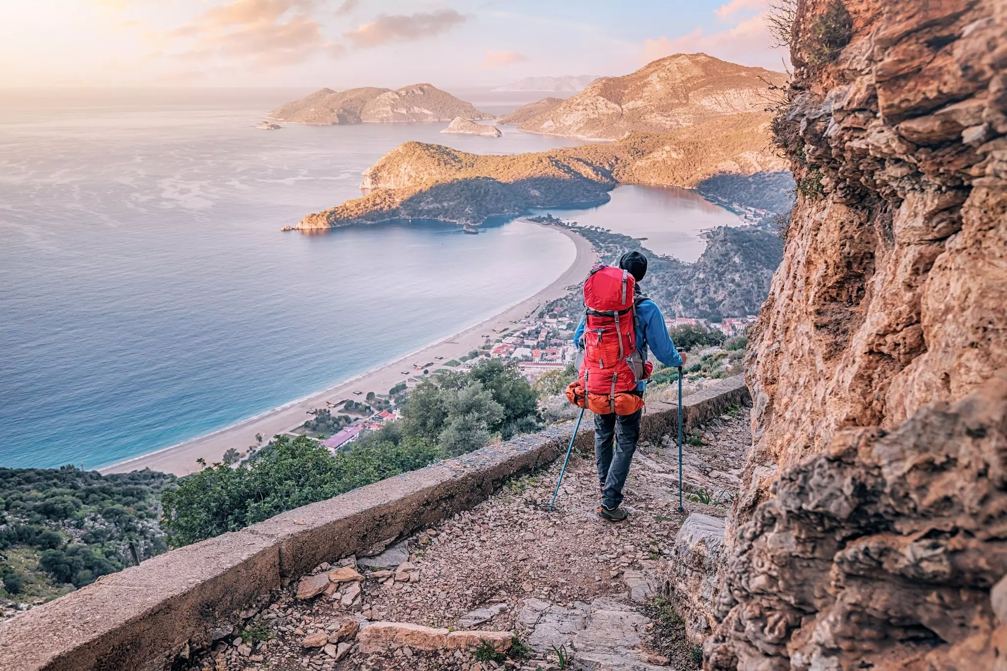 A scenic stretch of the Lycian Way near Fethiye, Türkiye. frantic00/Shutterstock