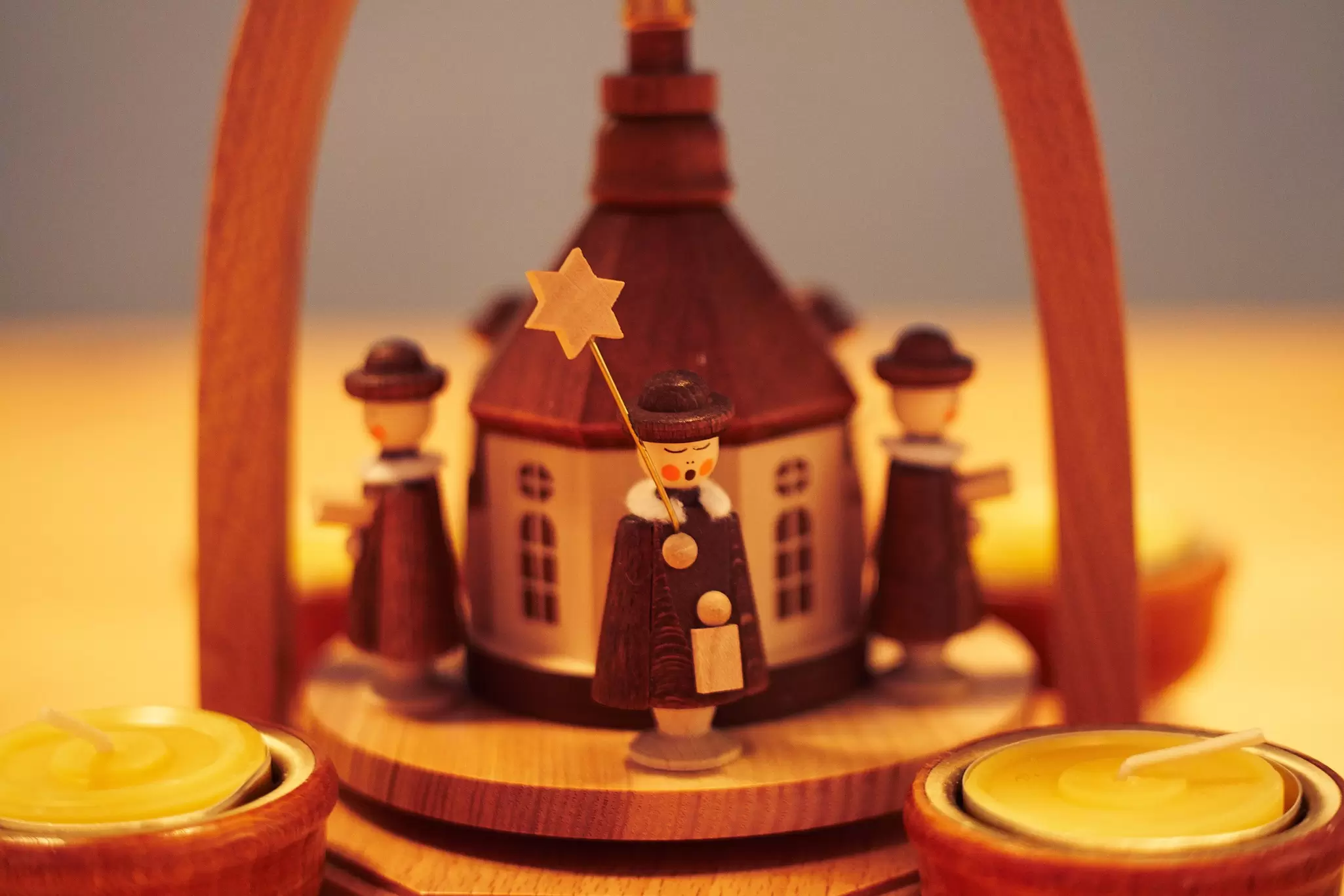 German Christmas pyramid from the Erzgebirger with Christmas carolers, star singers as wooden figures.