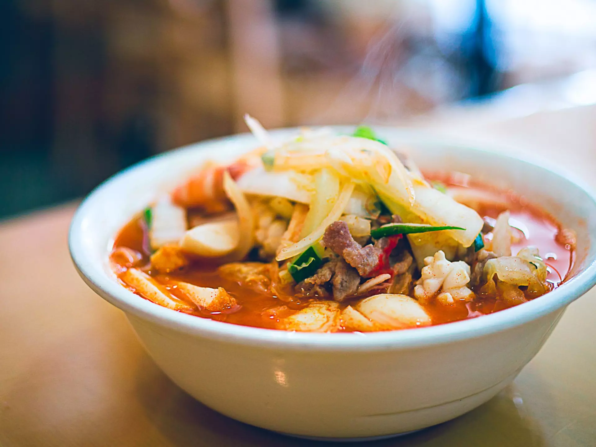 Spicy noodle soup of Korean-Chinese origin.