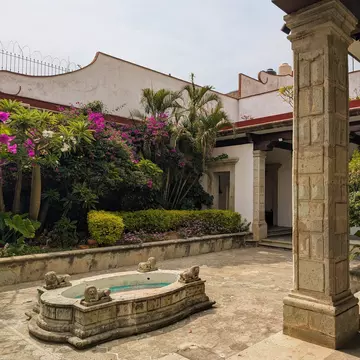 View of the courtyard of the Museo de Arte Prehispánico de México Rufino Tamayo in Oaxaca City, Mexico.