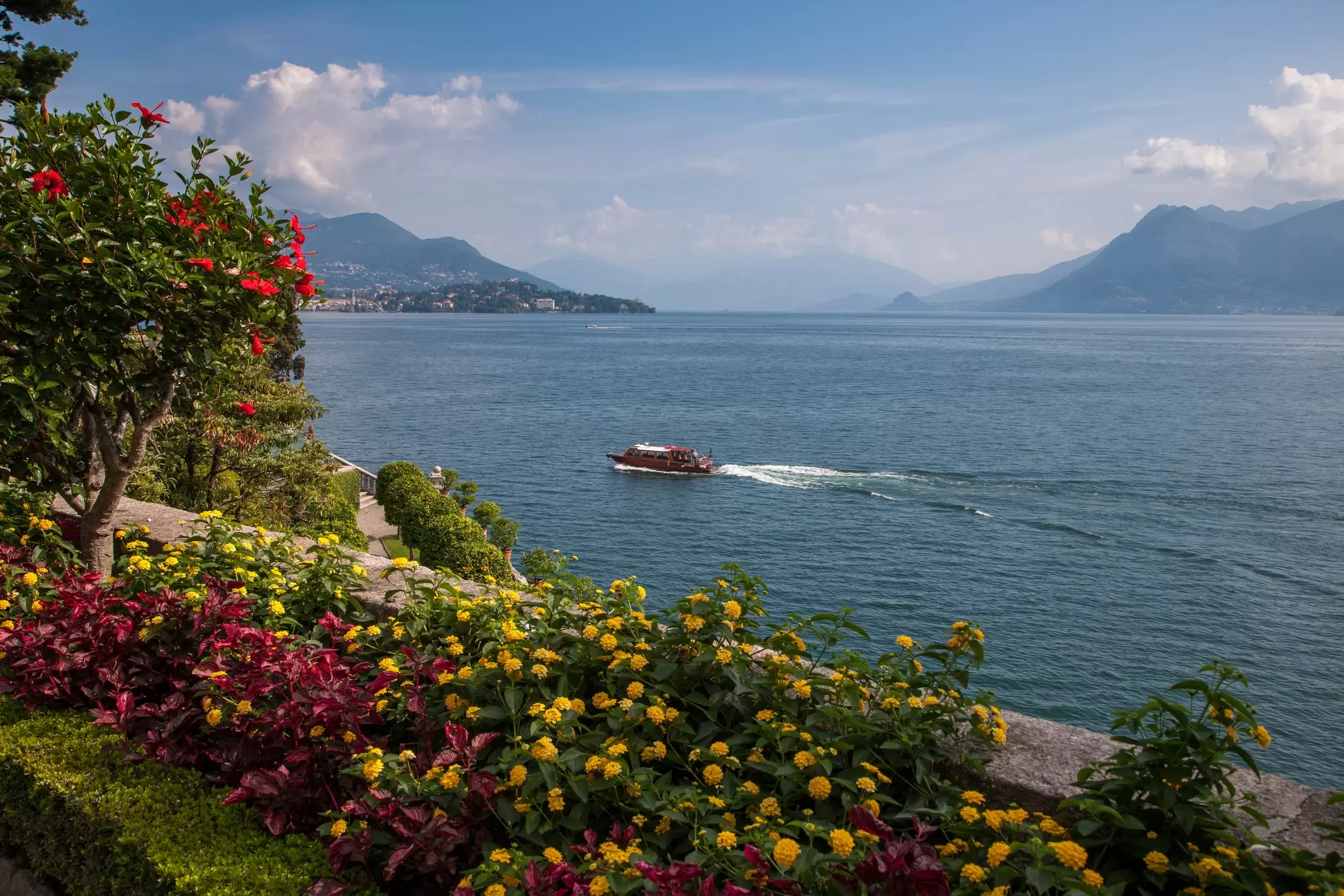 Lake Maggiore, Lombardy. Master1305/Shutterstock