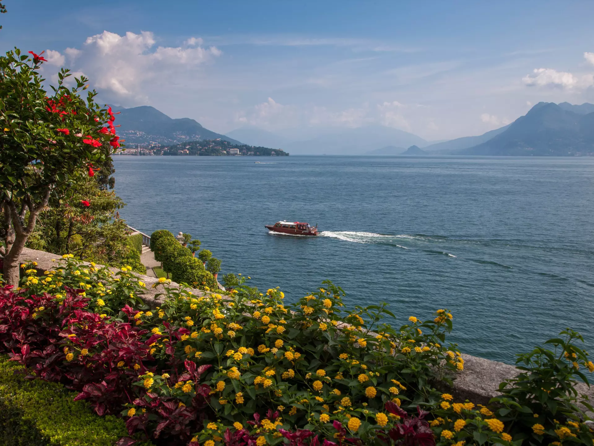 Lake Maggiore, Lombardy. Master1305/Shutterstock
