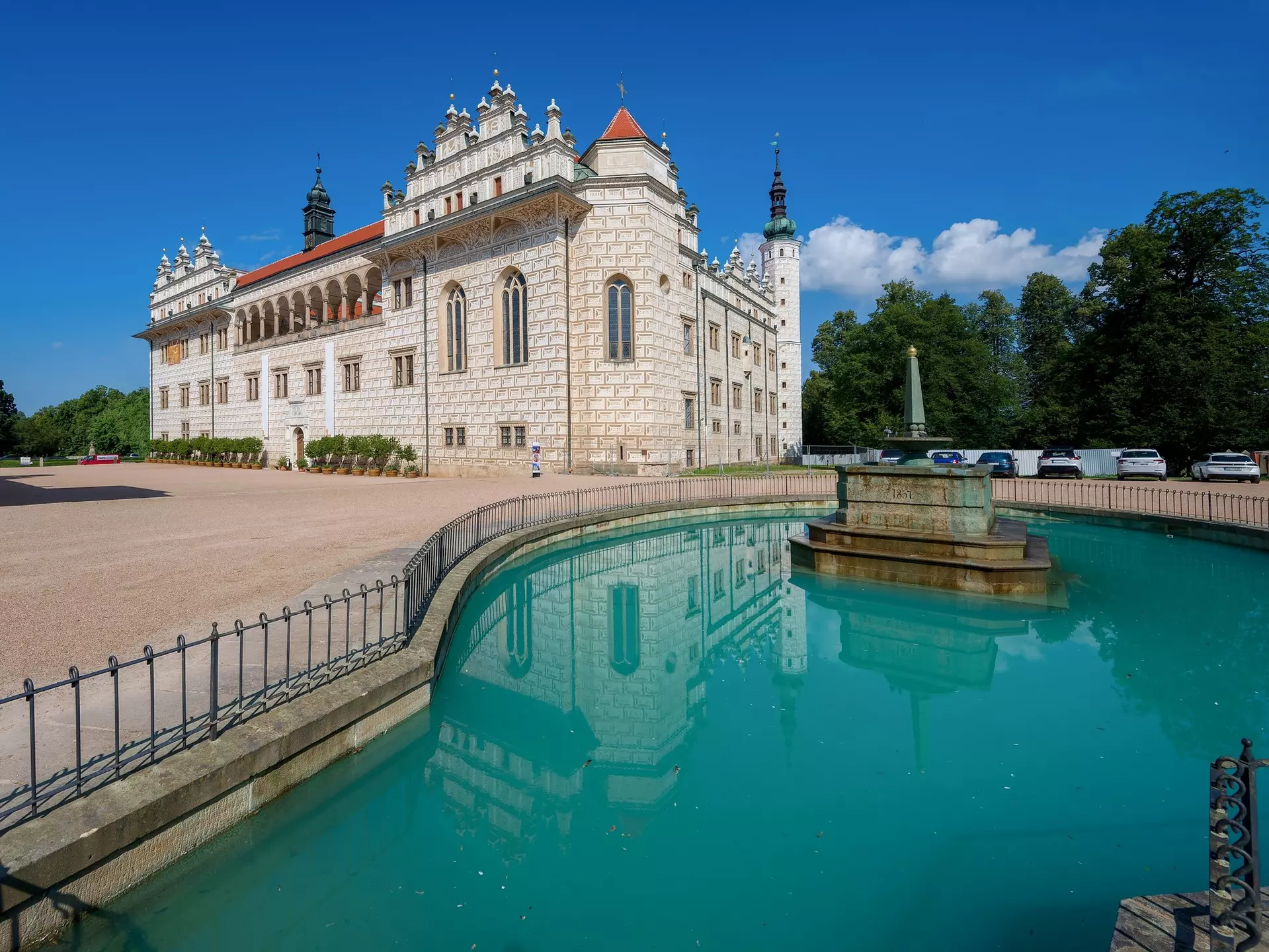 A fountain in the foreground reflects a view of the Santa Barbara Mission of California, a spanish-style church