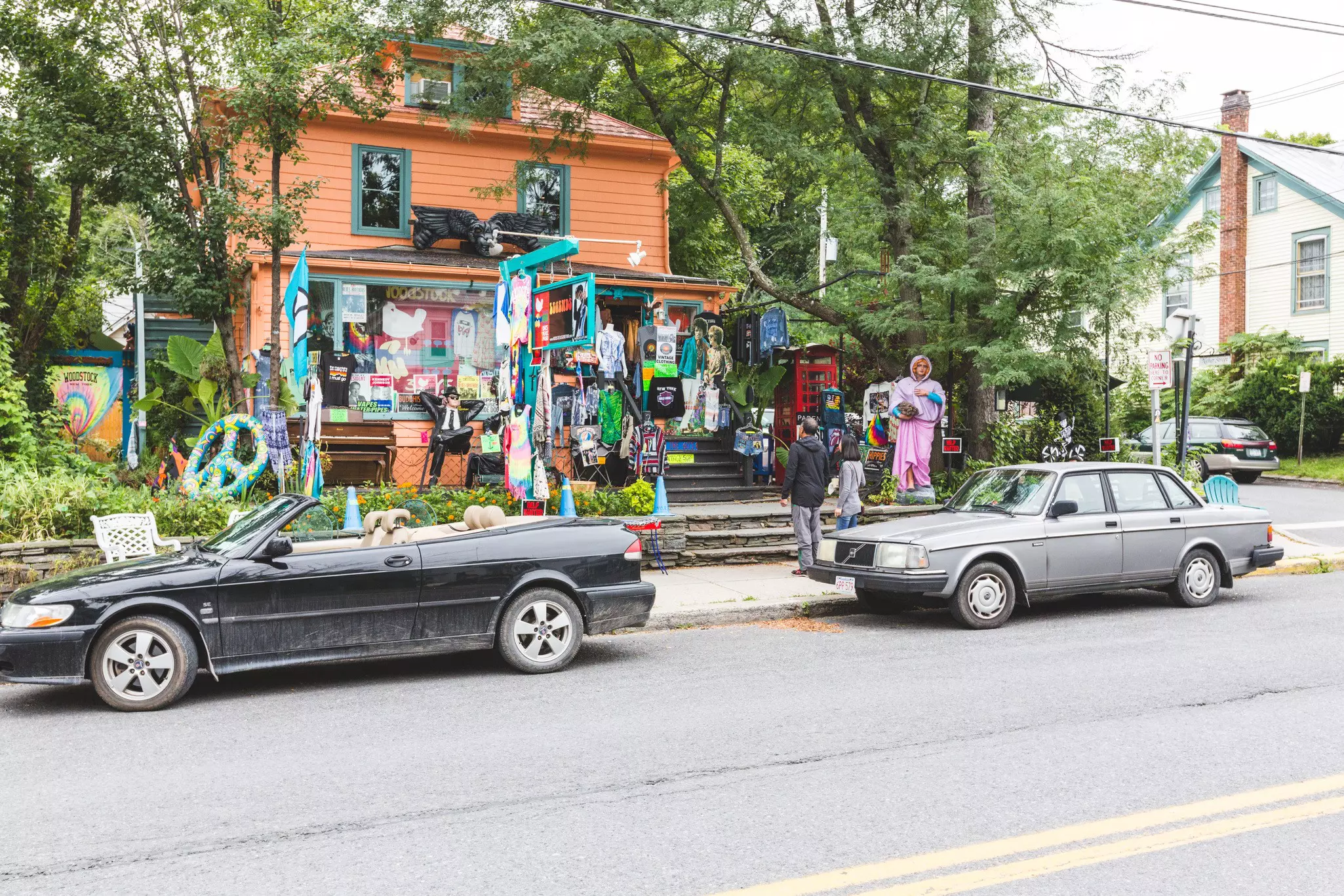 Cars parked outside Woodstock Legends vintage clothing store.