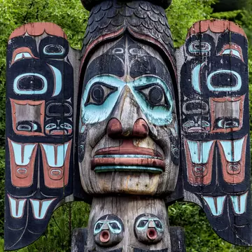 Carved totem pole in Ketchikan, Alaska  License Type: media  Download Time: 2022-03-27T23:53:06.000Z  User:   Is Editorial: No  purchase_order:   