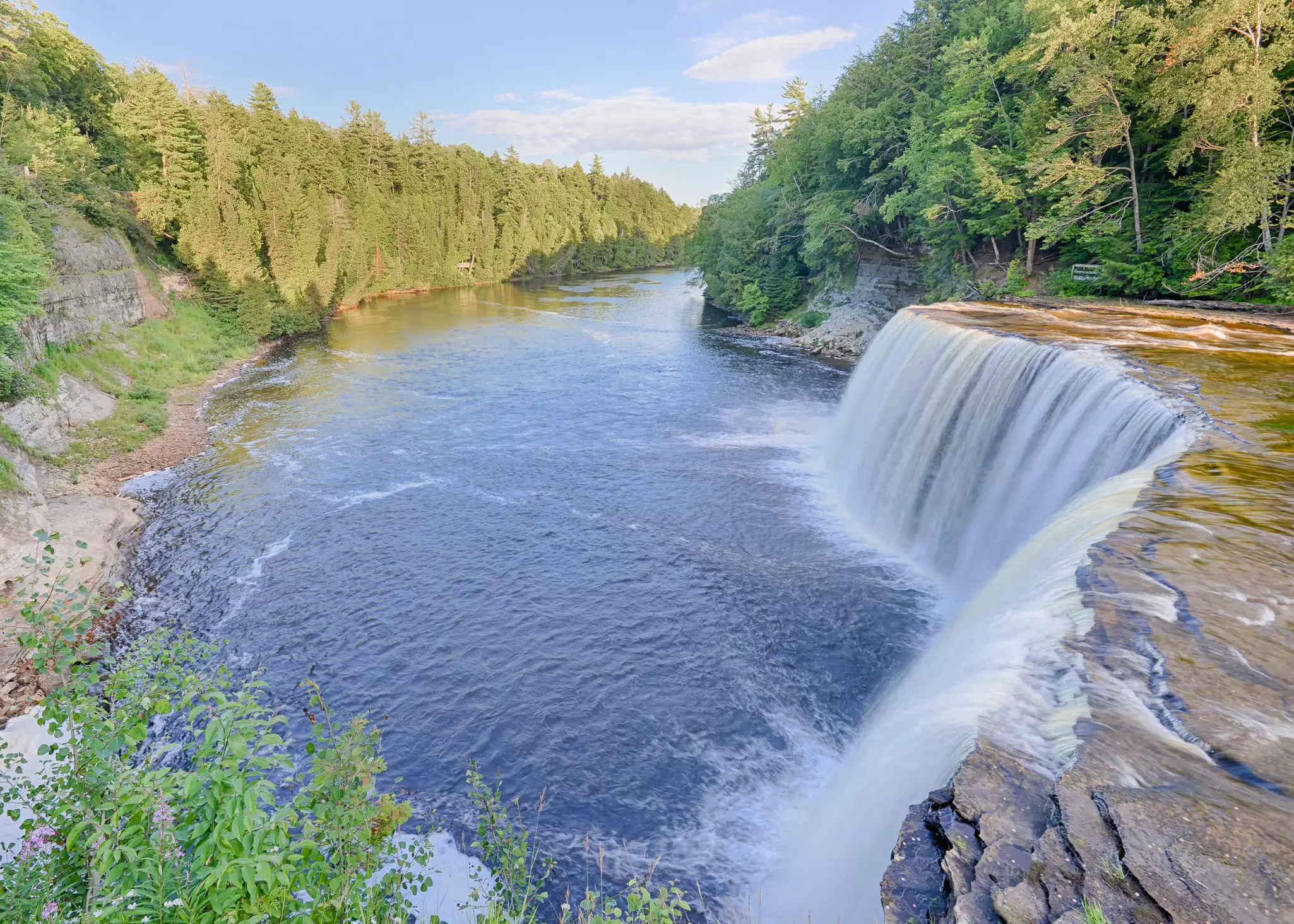 Upper Tahquamenon Falls is nicknamed Root Beer Falls © SteveLagreca / Getty Images