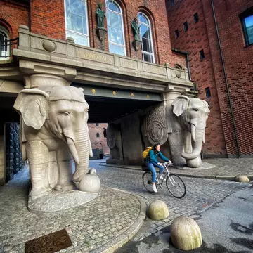 Copenhagen, Denmark, August 16th 2023 Photo Of Elephant Gate And Tower Carlsberg, most famous landmark of the Carlsberg district in Copenhagen..the original brewery site of the Carlsberg Brewery, License Type: media, Download Time: 2025-12-10T16:35:55.000Z, User: sevelynd12, Editorial: true, purchase_order: 56500 - T&R or Kids, job: Global Publishing WIP, client: Dream Trips of Europe, other: Sharon / Dortenzio