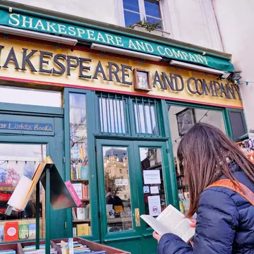 Reading in Shakespeare & Co