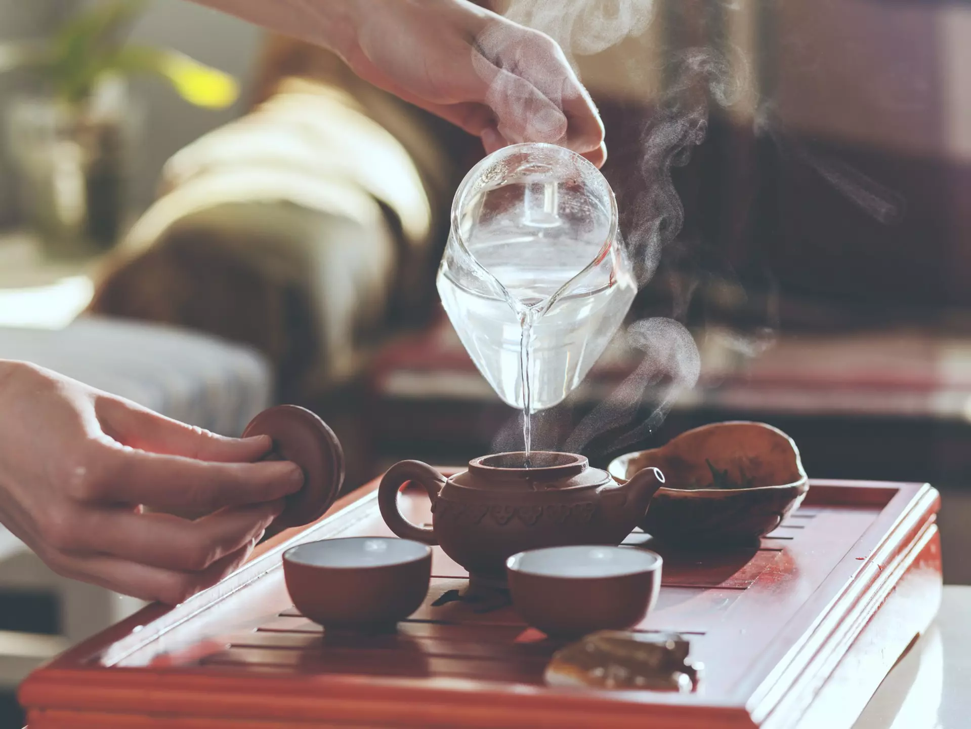 The tea ceremony. The woman pours hot water into the teapot with tea
666593392
fill, woman, chahai