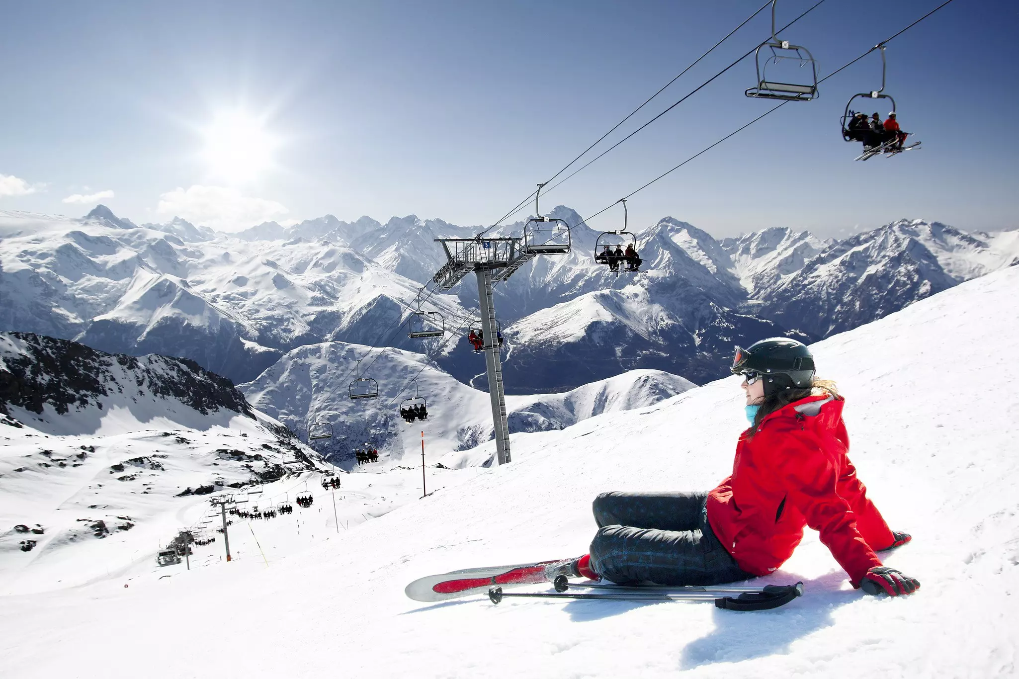 While French ski resorts in the Jura, Pyrenees and northern Alps are affected by recent warm weather, resorts such as and Val d’Isère in the southern Alps are reporting business as usual © Difught / Shutterstock