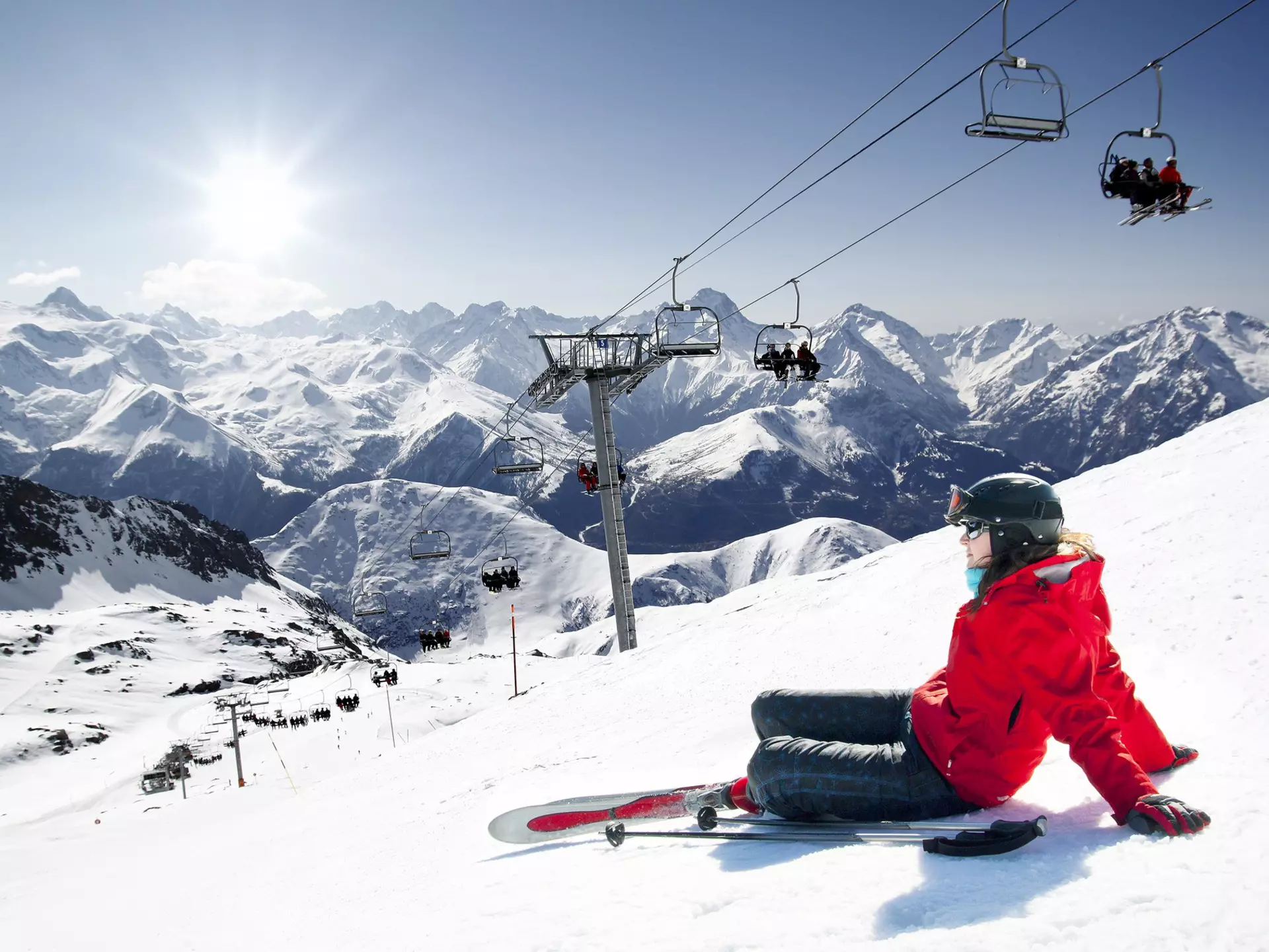 Some ski areas in the Alps connect together giving skiers multiple options from one base © Difught / Shutterstock