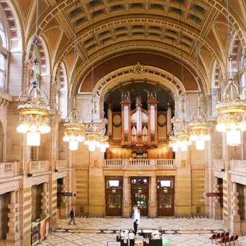 Interior hall of the Kelvingrove Art Gallery and Museum, Glasgow.
