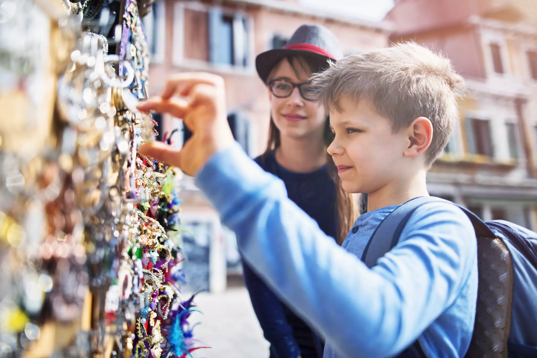 Choose your own souvenirs at Venice's many shops and market stalls © Imgorthand / Getty Images