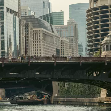 canto-cbcgh4ls - Chicago's Riverwalk. Loren Toney for Lonely Planet