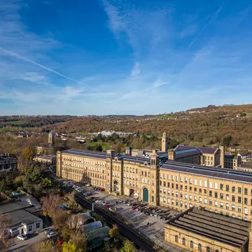 Aerial view of Salts Mill, Saltaire, UNESCO World Heritage Site and a former Victorian textile mill owned by Titus Salt. Bradford, West Yorkshire., License Type: media, Download Time: 2025-01-13T01:01:33.000Z, User: claramonitto, Editorial: false, purchase_order: 56530 - Guidebooks, job: Global Publishing-WIP, client: Great Britain 16 , other: Clara Monitto