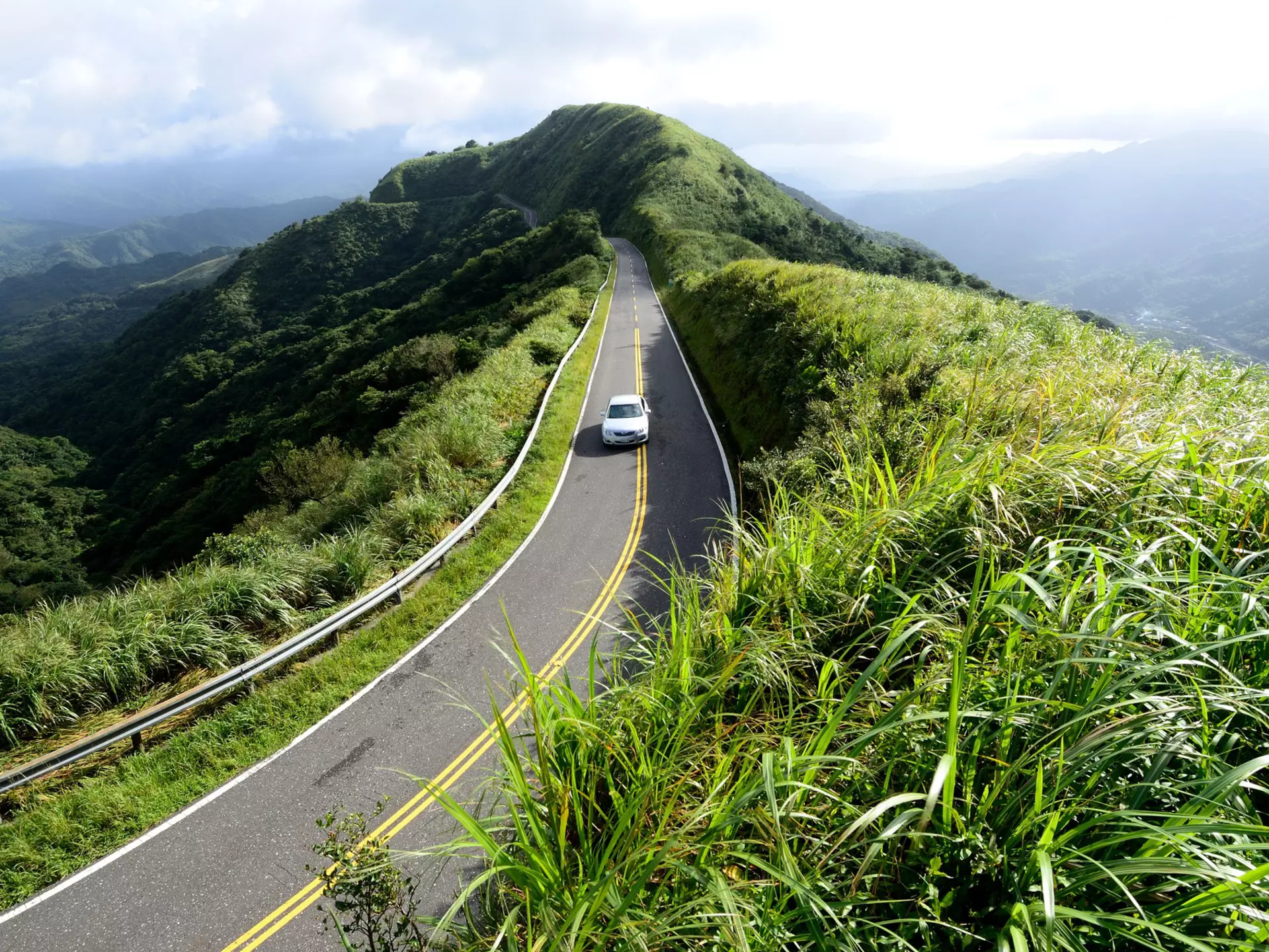 Driving is an ideal way to get off the beaten track and see Taiwan's beautiful scenery at your own pace © Maxchu / Getty Images