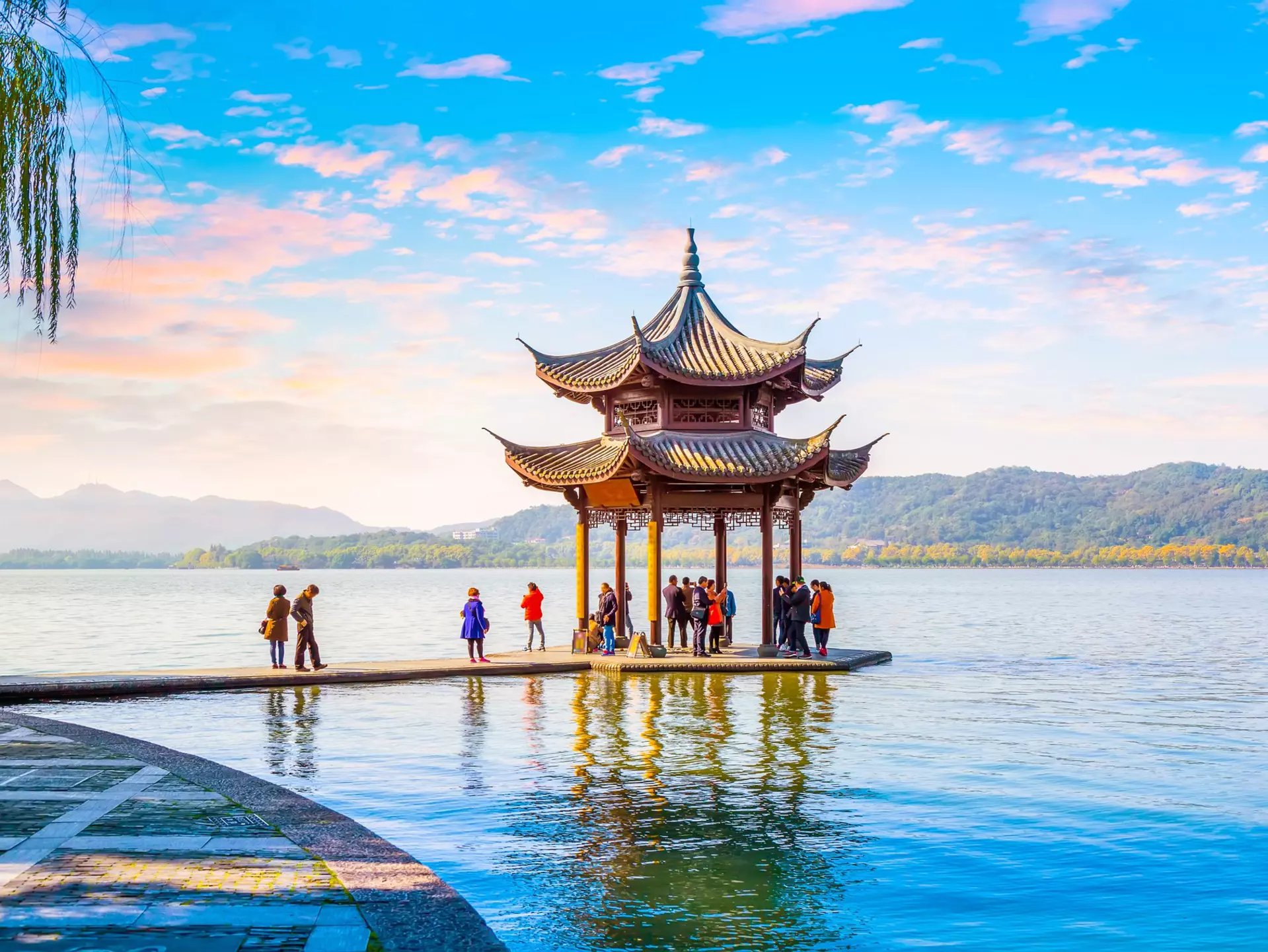Pagoda on West Lake in Hangzhou. 4045 / Shutterstock