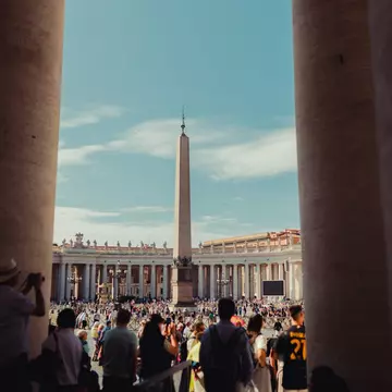 Crowds inside St Peter's Square, Vatican City.Roma during the autumn