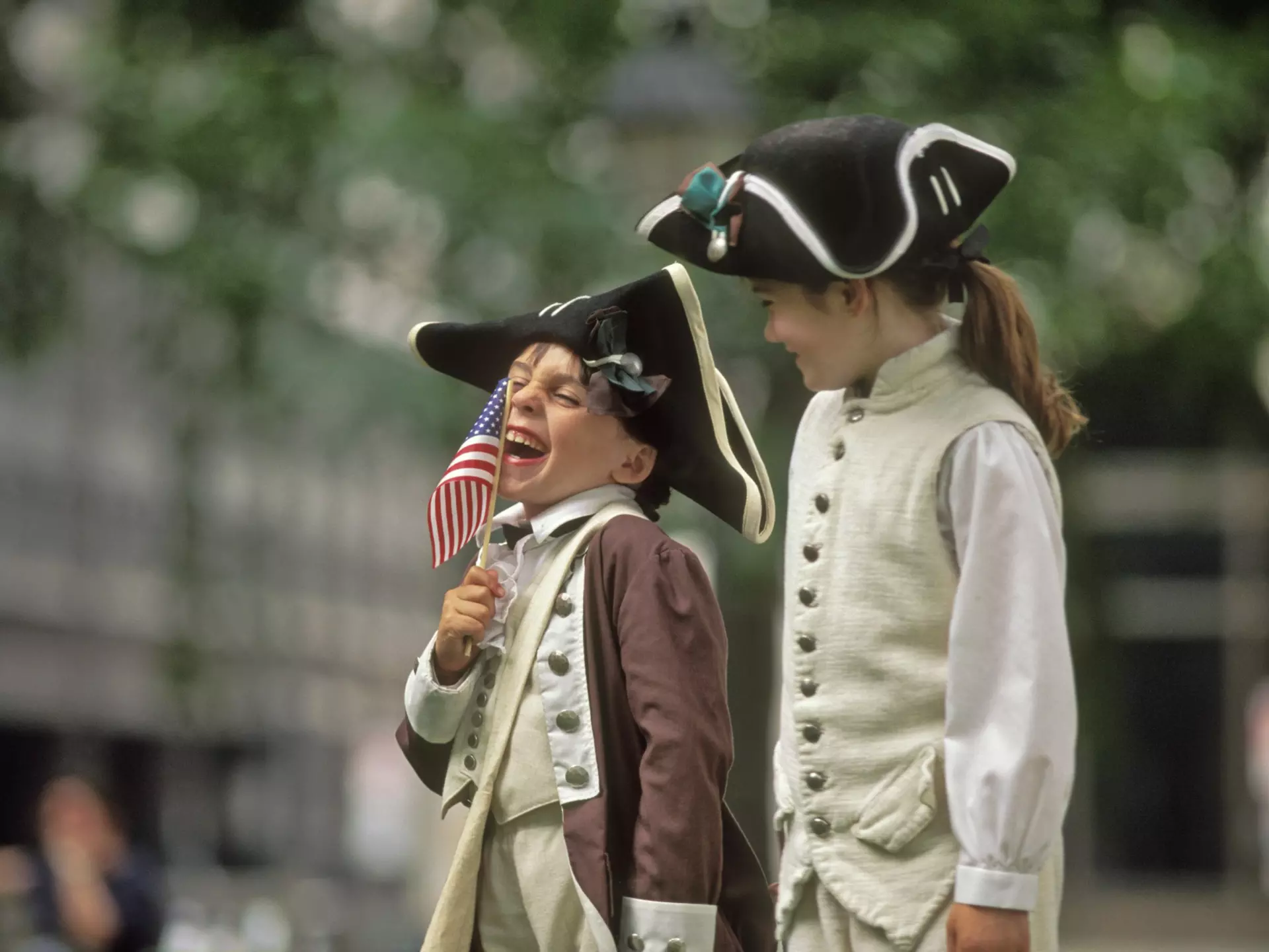 529568354
two people:CB1, boy:CB2, festivity:CB2, Caucasian ethnicity:CB2, travel:CB2, American flag:CB2, costume:CB2, vest:CB2, tricorne:CB2, girl:CB2, patriotism:CB2, summer:CB2, Americana:CB2, Independence Day (USA):CB2, customs and celebrations:CB2, Philadelphia:CB2