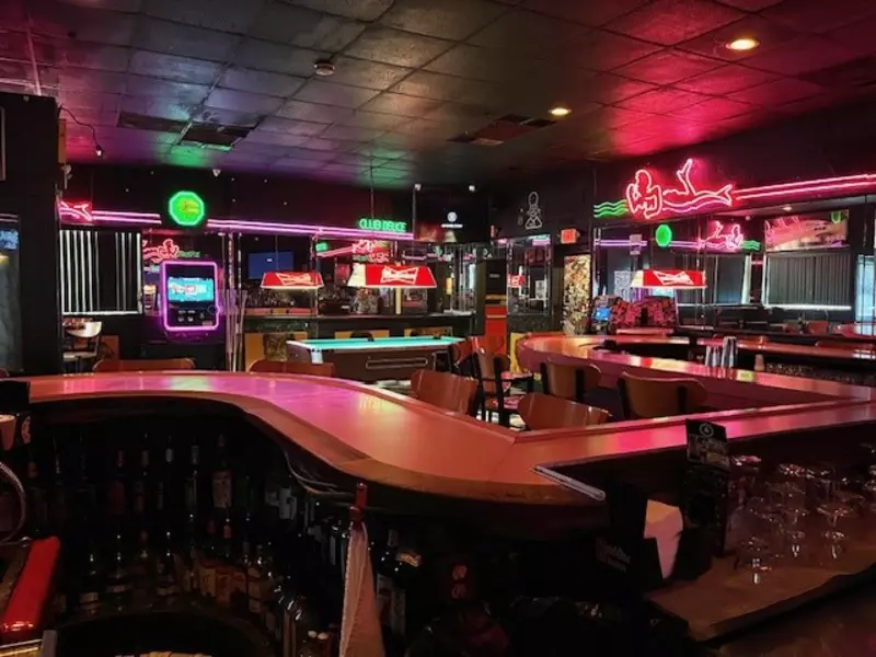 Mac's Club Deuce interior
