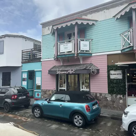 Blue green Mini Cooper outside pink and green boutique