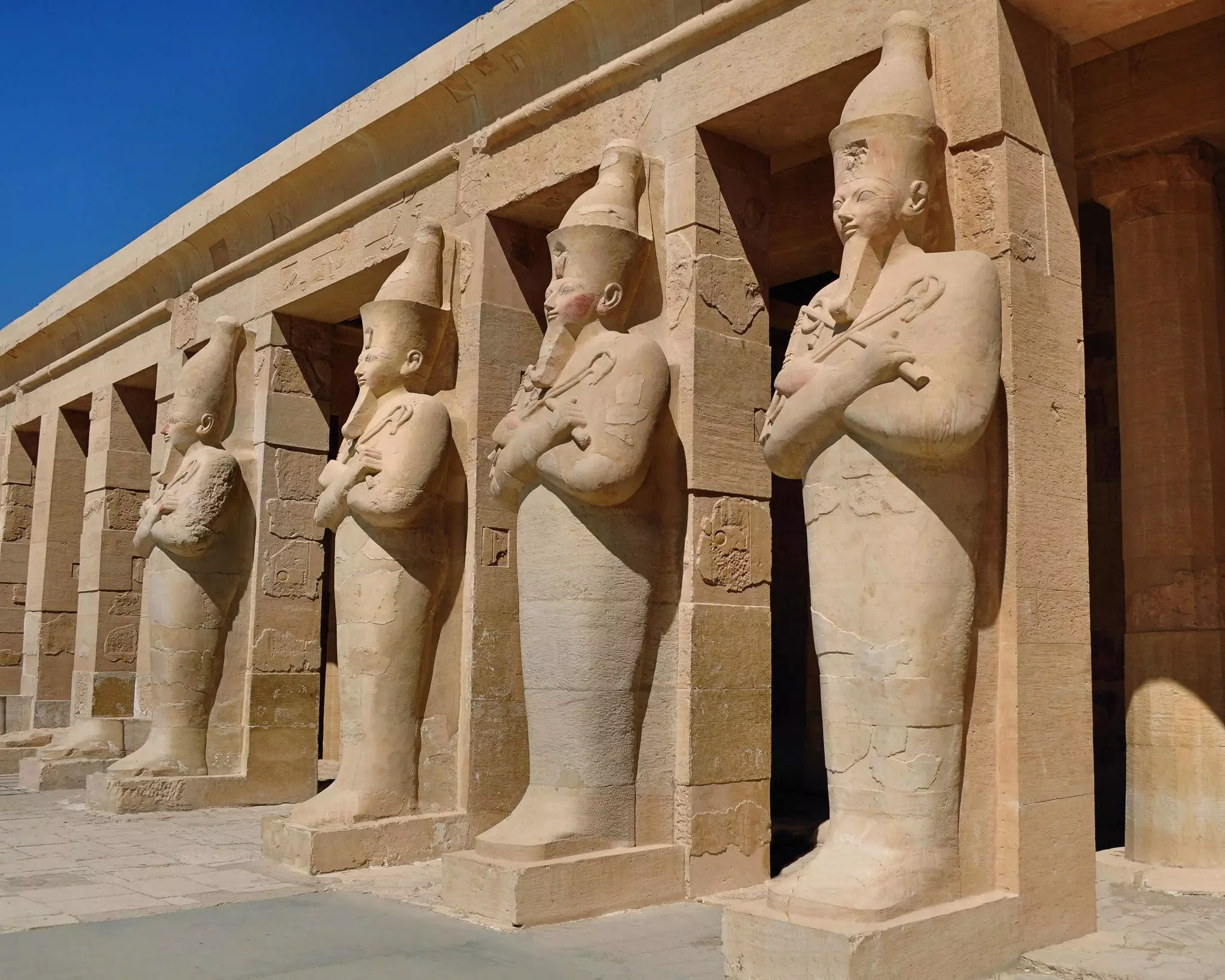 Egyptian government tries new tactics to lure tourists