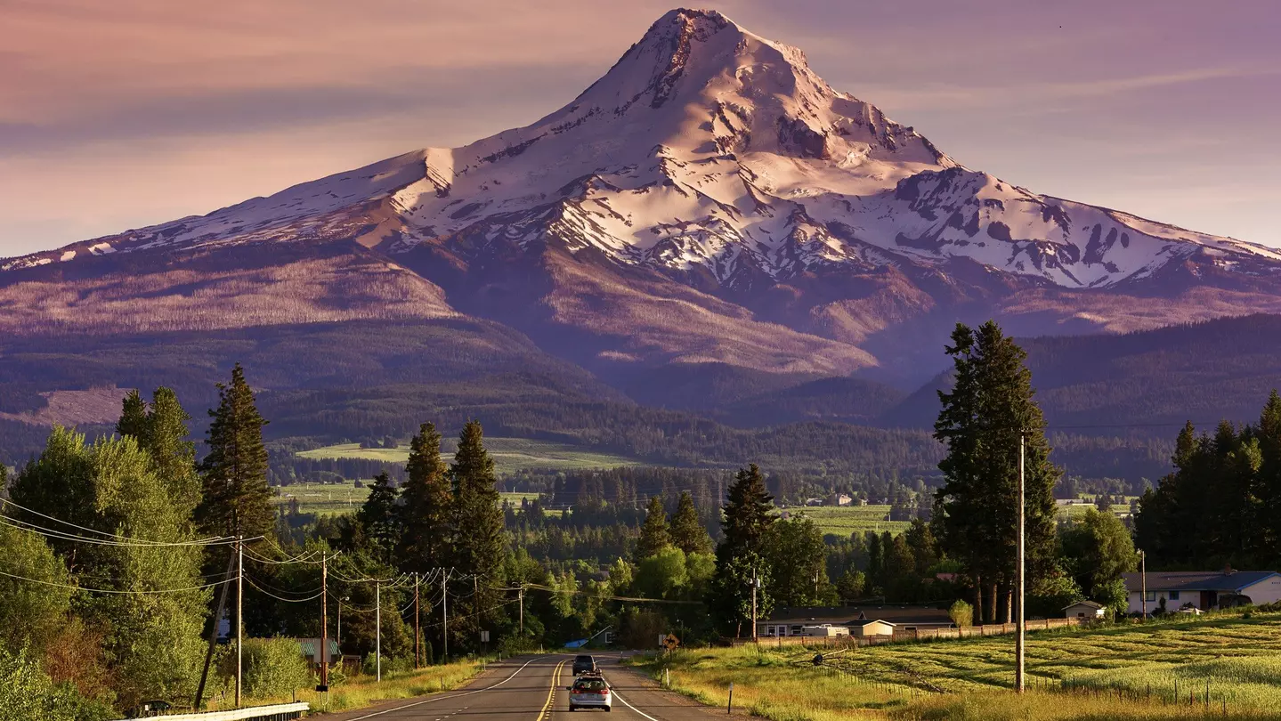 As you drive in and around Oregon, magnificent peaks like Mt Hood are inescapable © Anna Gorin / Getty Images