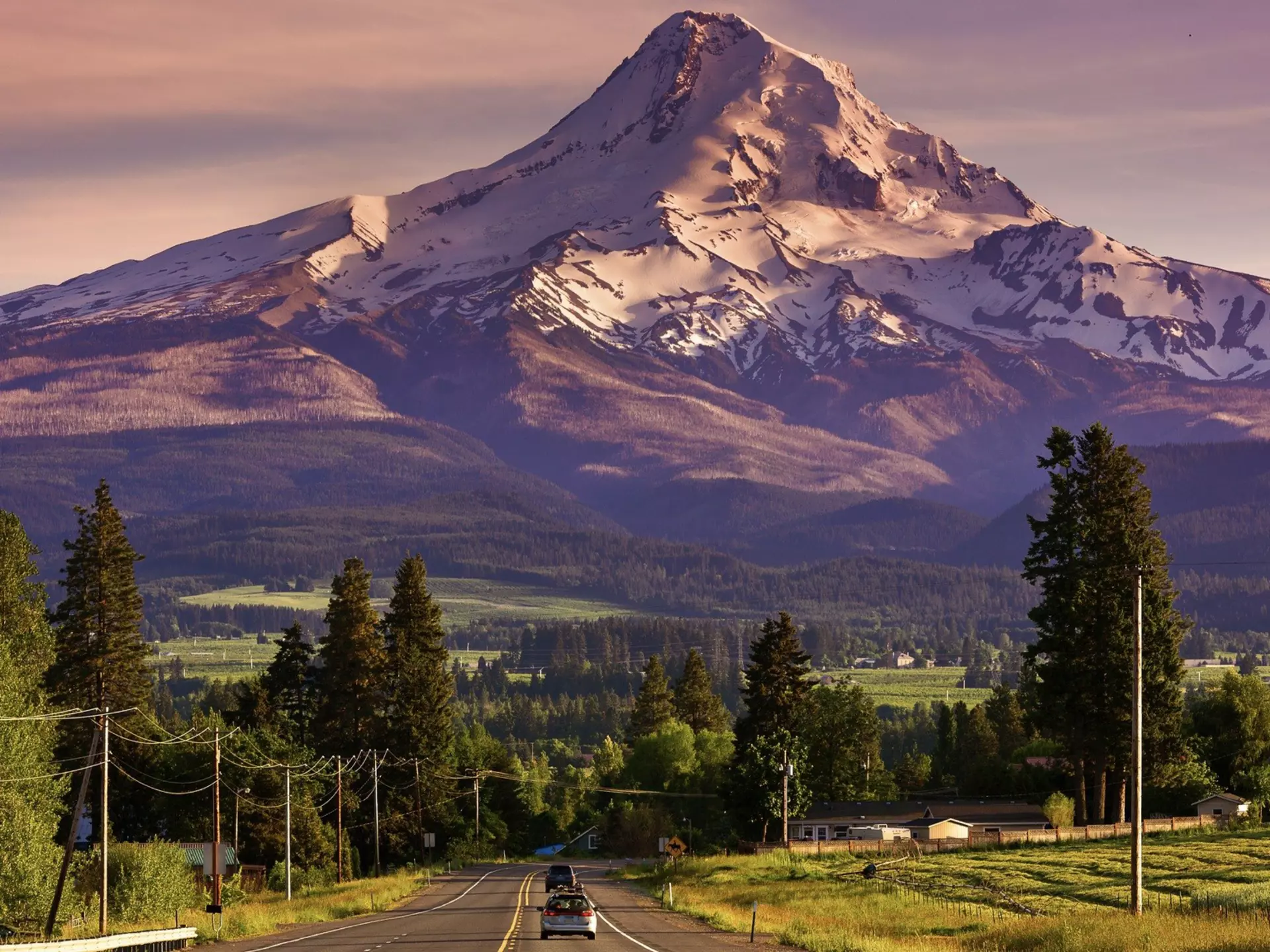 As you drive in and around Oregon, magnificent peaks like Mt Hood are inescapable © Anna Gorin / Getty Images