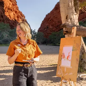 Painting workshop at the Art Tours of Australia in the Uluṟu & the Red Centre region of Australia. 