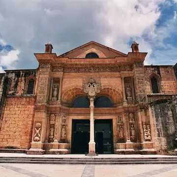 Cathedral Basilica Menor de Santa Maria, Primada AmericaThe oldest church in the Americas. Diego Columbus, son of Christopher Columbus, set the first stone of the cathedral in 1514. One of the main tourist attractions in the Dominican Republic.
The Past History Architecture Travel Destinations Horizontal Outdoors Low Angle View Place of Worship Statue Cathedral Famous Place Sky Cloud - Sky Day Dominican Republic Sunlight Arch Christianity Steps Entrance Color Image No People Photography Latin America Human Representation Santo Domingo - Dominican Republic