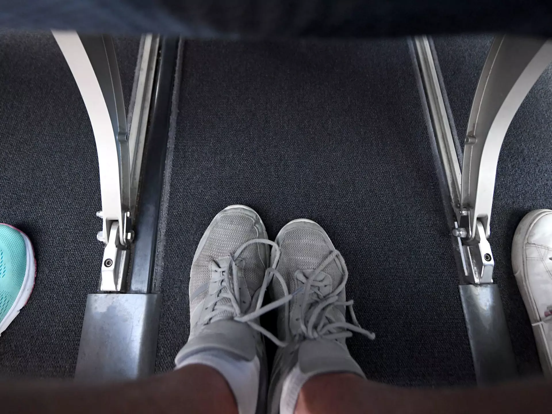 No one chooses the middle. Scott's Shotz Photography / Shutterstock