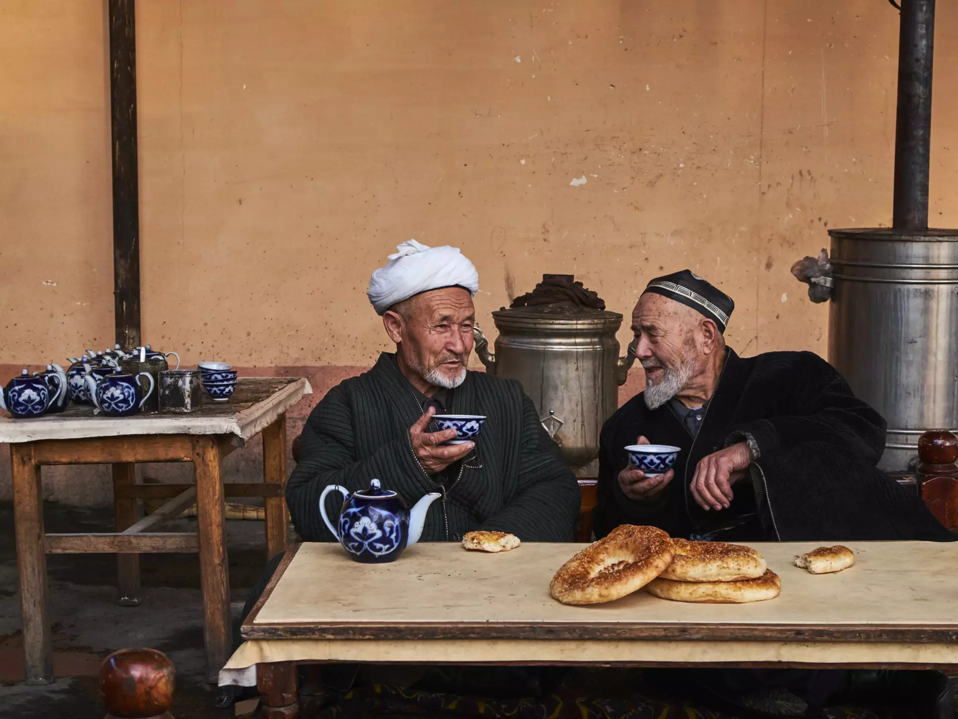 Uzbek men in a chaikhana (traditional tea house) in Kokand, Fergana Valley, Uzbekistan.