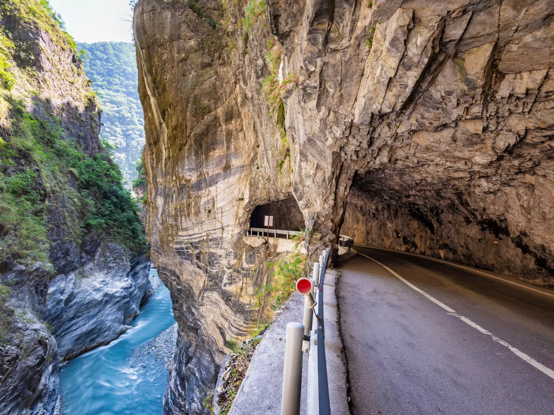 Taroko Gorge, Taiwan. CHC3537/Shutterstock