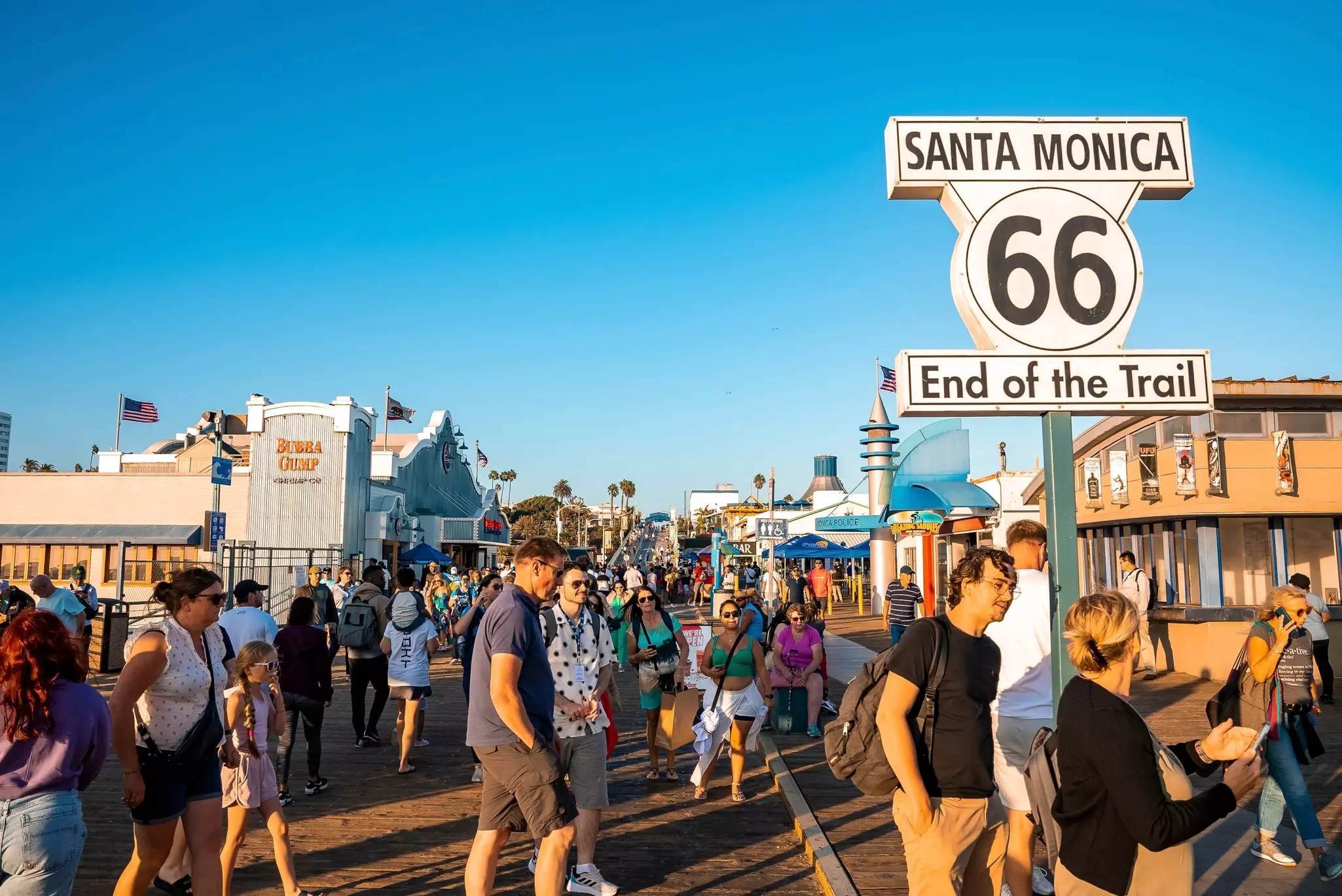 Historic Route 66 meets the Pacific Ocean at the Santa Monica Pier © RAW-films / Shutterstock