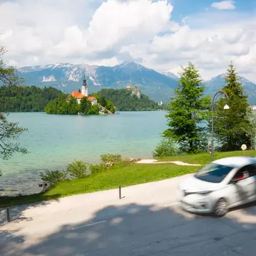 Find your way around in Slovenia with this guide to local transportation © Matej Kastelic / Shutterstock
