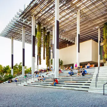 USA-Florida-Miami-NicolasMcComber-GettyImages-663994204-RF
People sitting and climbing on stairs at the back of the Miami Perez art museum or PAMM as it is locally called. Oblique view. © Nicolas McComber / Getty Images