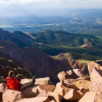Colorado's high altitude landscapes are beautiful but it's important to be ready for the elevation before hitting the fourteeners © Adventure_photo / iStockphoto / Getty Images