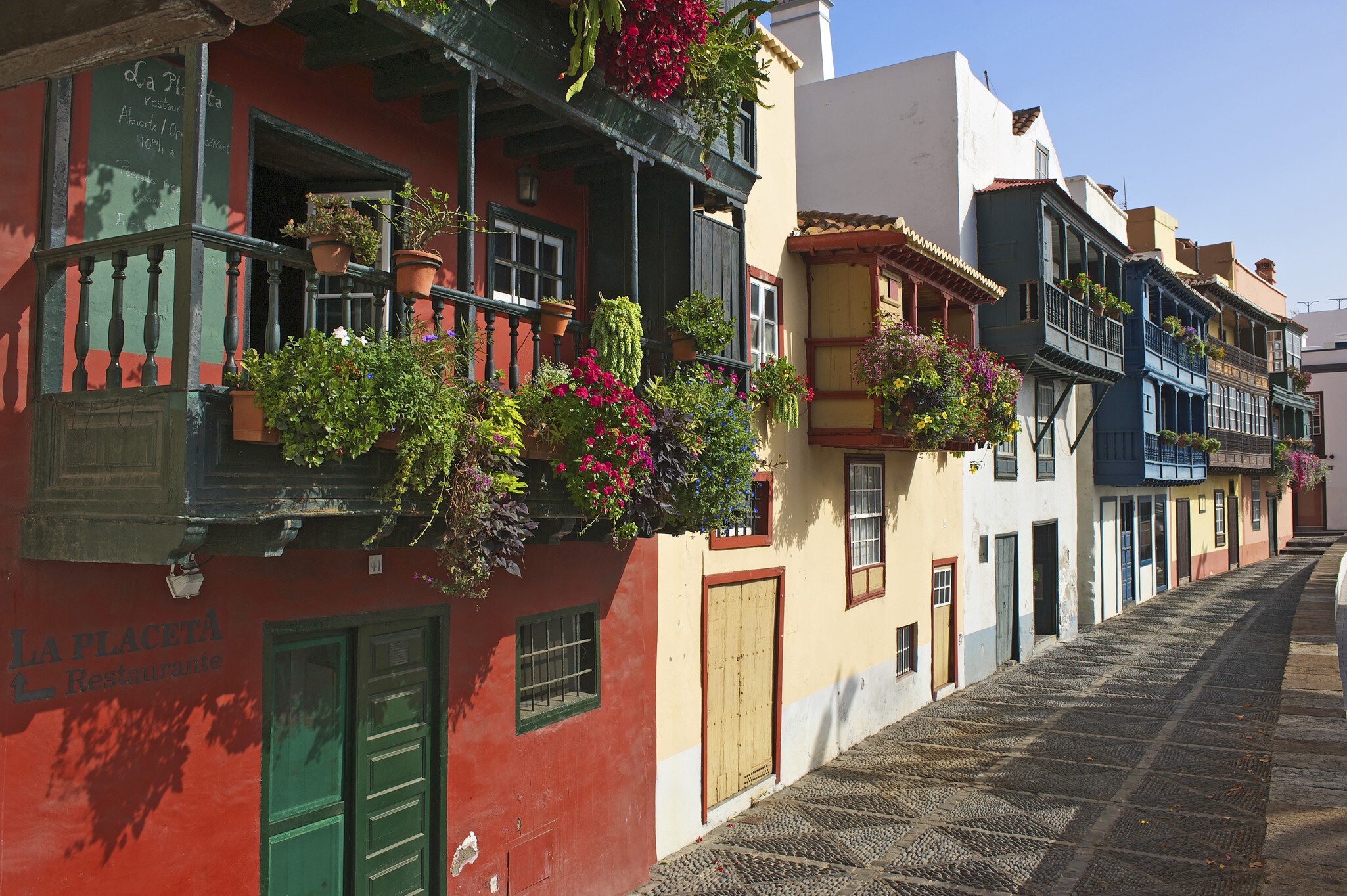 Spain, Canary islands, La Palma, Santa Cruz de La Palma, Avenida Maritima, View of buildings