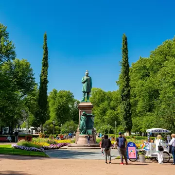 Helsinki, Finland - July 29 2021: Esplanadi Park and Statue of Johan Ludvig Runeberg in summer, License Type: media, Download Time: 2025-02-05T16:03:51.000Z, User: Norma.PrauseBrewer_LonelyPlanet, Editorial: true, purchase_order: 56530 - Guidebooks, job: Global publishing WIP, client: Pocket Helsinki 2, other: Norma Brewer