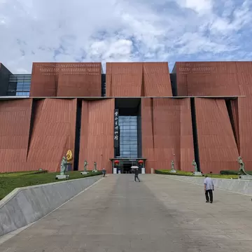 KUNMING, CHINA - OCTOBER 15, 2025: Visitors walking towards the main entrance of the Yunnan Provincial Museum under a blue sky., License Type: media, Download Time: 2026-09-02T17:22:06.000Z, User: LP_NZhan, Editorial: true, purchase_order: 65050 - Digital Destinations and Articles, job: App Content, client: Lonely Planet App, other: Nadine Zhan 