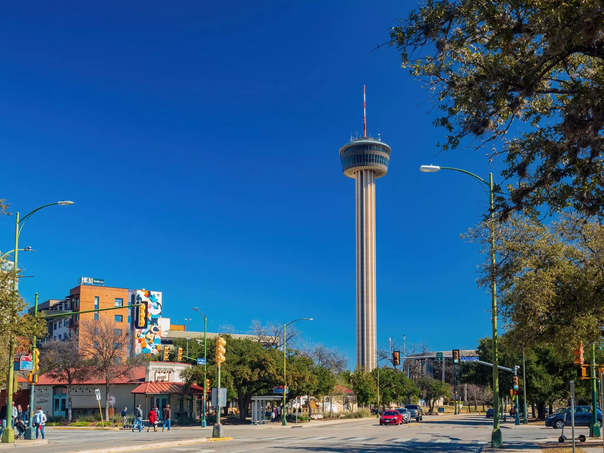 Driving is the easiest and fastest way to hit spots like San Antonio's Tower of the Americas © Kit Leong / Shutterstock