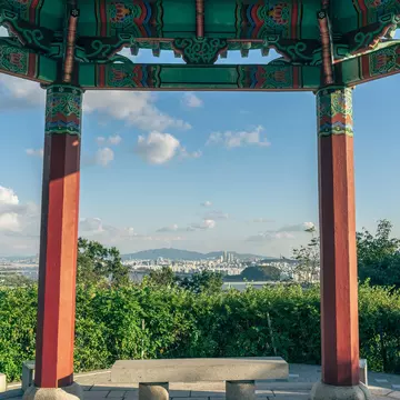 Seoul has plenty of places to relax. Sanga Park/Shutterstock
